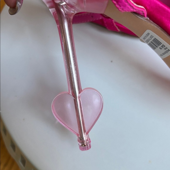 Hot pink liliana heels with heart shaped heel 7.5 charming hearts 💕VALENTINES - Picture 2 of 3